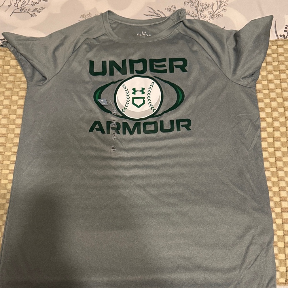 Under Armour Silver T-Shirt with Green Graphic